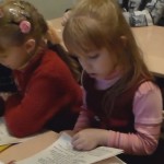 Первоклассники читают по-английски